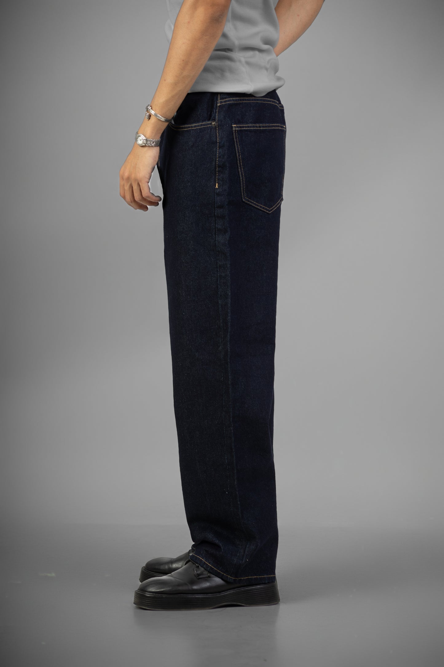 Loose Fit Raw Denim